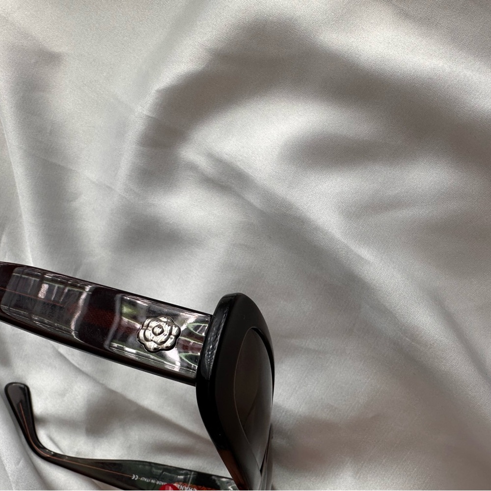 CHANEL Elegant Dark Brown Sunglasses - Picture 12 of 14
